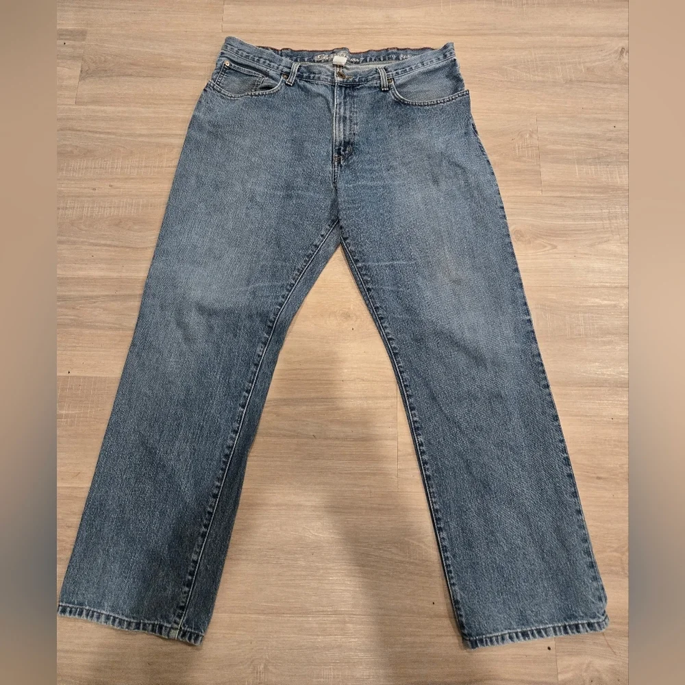 Eddie Bauer Men's Authentic Relaxed Fit Jeans 38x32 - Picture 2 of 9